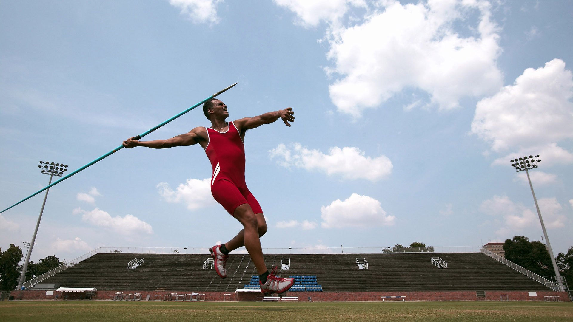 九游官网pc-“从冰雪到沙漠：环游全球最危险赛段的巅峰对决”，从冰川到沙漠